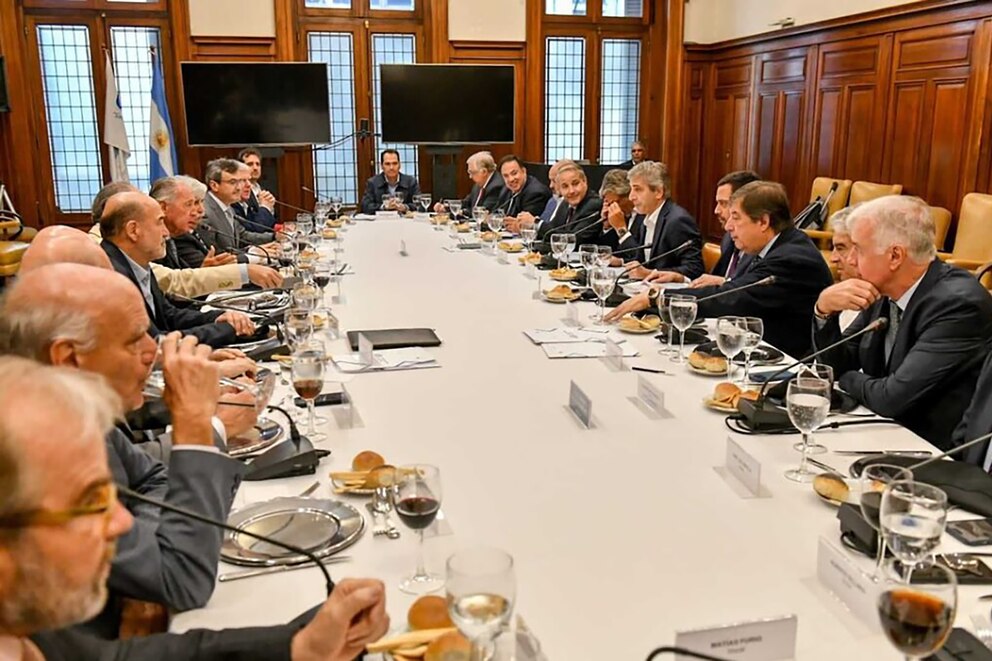 Caputo se reúne con la UIA en medio del peor año para la industria desde 2002