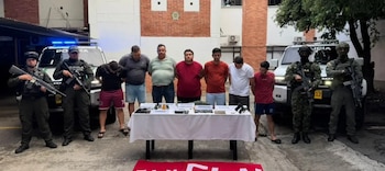 Nueve integrantes de una red del ELN fueron capturados durante doce allanamientos en los municipios de La Gloria y Pelaya - crédito @PoliciaColombia / x