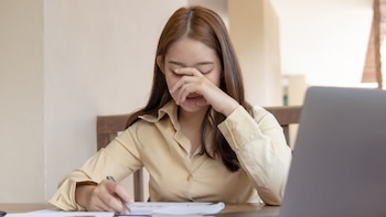 Cómo recuperarse emocionalmente después de fracasar (Canva)