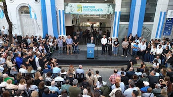 Assunção Julio Alak como presidente do PJ La Plata