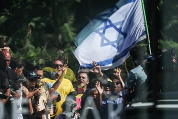 Varios seguidores esperaron a Bolsonaro