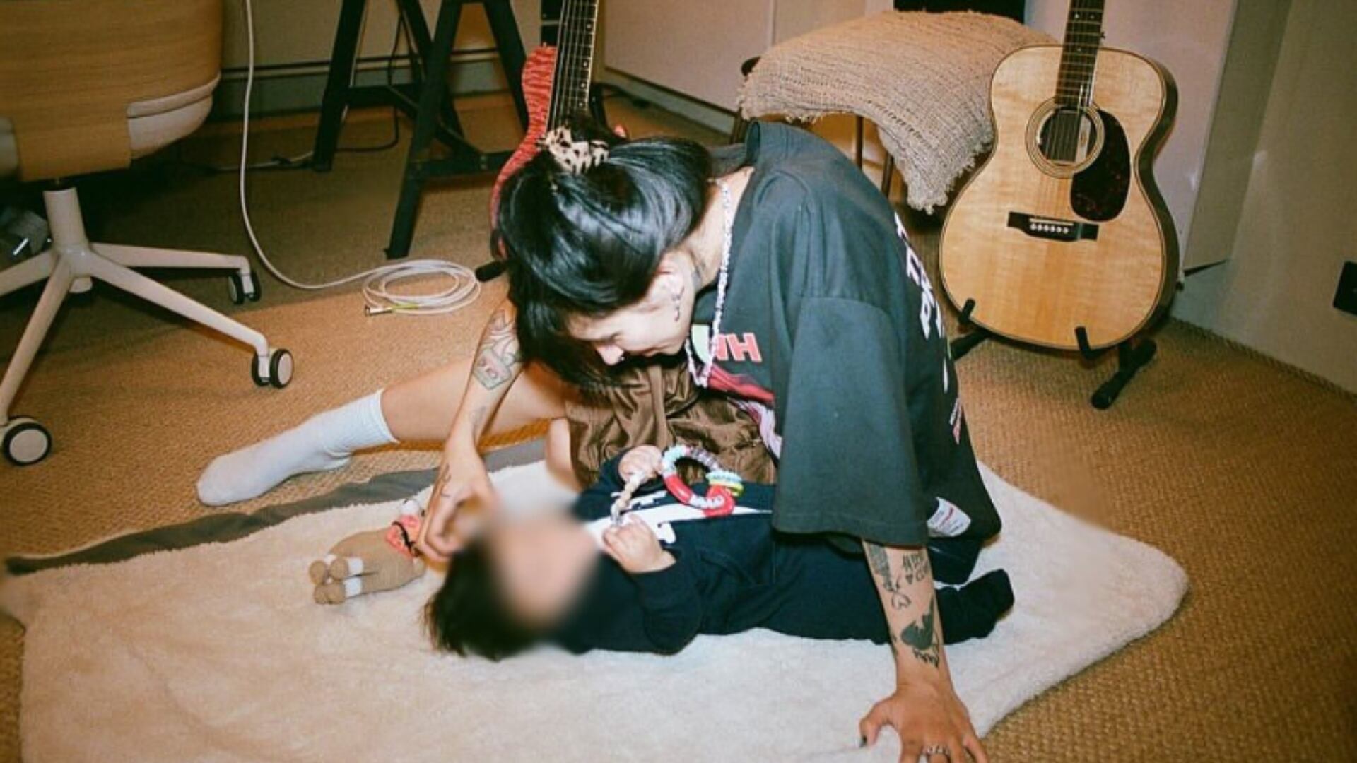 La catante rompe el silencio sobre las tensiones legales que existen con el padre de su hija, Inti. (Foto: @cazzu)