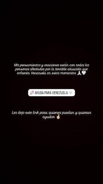 Una pantalla negra muestra un mensaje en blanco sobre apoyo a Venezuela, un botón con el texto 'AYUDA PARA VENEZUELA' y un texto que invita a donar
