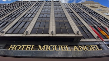 Cuatro hoteles de Madrid venden sus muebles a precio de ‘ganga’: lámparas, sillones, mesas o espejos desde 9,99 euros
