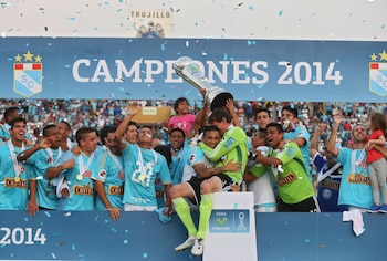 Diego Penny alzó el trofeo