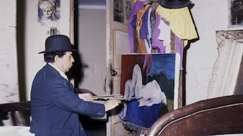 Convirtió un cuarto de hotel en su estudio creativo, que actualmente sigue de pie en Gamarra.