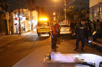 La violencia armada en Guatemala dejó tres muertos y un herido en dos ataques ocurridos en menos de 24 horas. (Foto cortesía Bomberos Municipales)