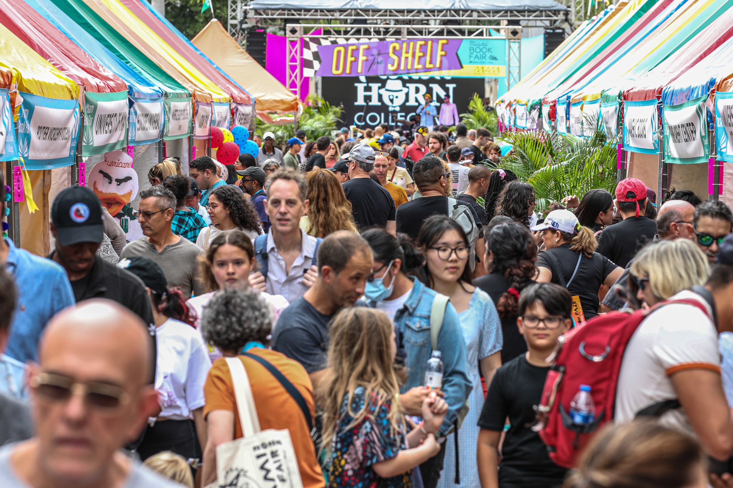 La Feria del Libro de Miami (Miami Book Fair), la más longeva de Estados Unidos, empieza este domingo su edición 42 con cerca de 500 autores y un enfoque hispano