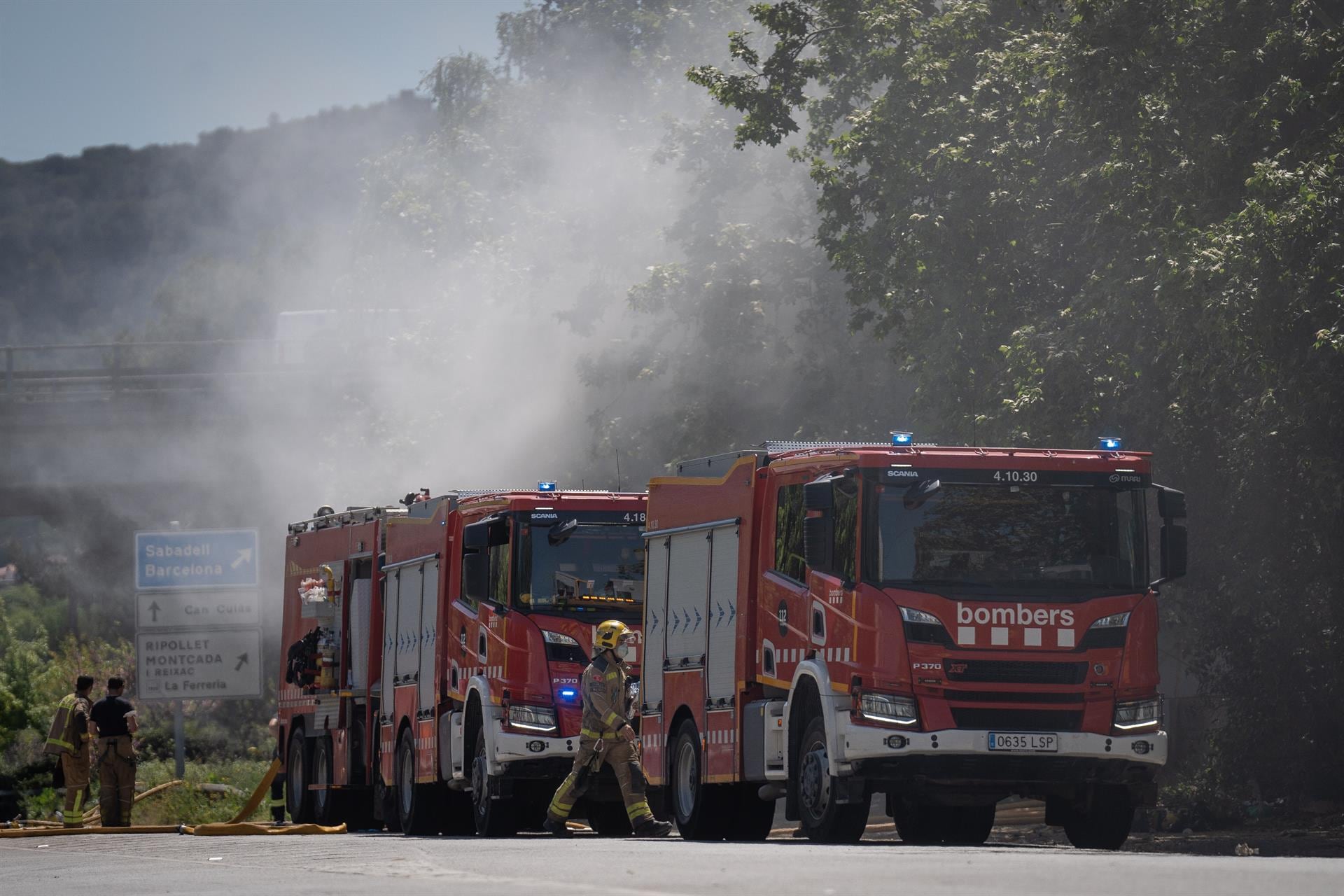 Bombers levantará este lunes por la mañana el autobús accidentado en Fogars (Barcelona)