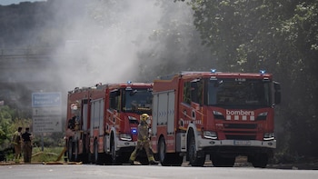 Bombers levantará este lunes por la mañana el autobús accidentado en Fogars (Barcelona)