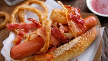 La línea de salchichas busca