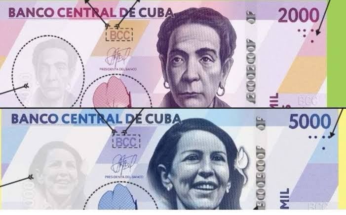Los billetes de 5,000 CUP vinculados con la denuncia corresponderían a las series LAA-01 y LAA-02, mientras que los de 2,000 CUP serían de la serie KAA-17. (Foto: Redes Entérate con Aytana Alama)