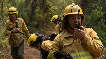 La labor de bomberos y