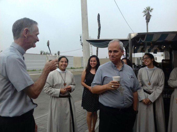 Las tradiciones peruanas adquiridas por Robert Prevost: de la Cruz de Motupe a su gusto por el chullo y la comida del norte del país. (Redes sociales)