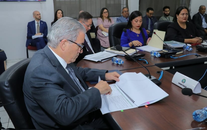 Fernando Boyd Galindo, ministro de Salud, durante la sustentación ante la Asamblea Nacional del presupuesto para la vigencia fiscal 2027. (Minsa)