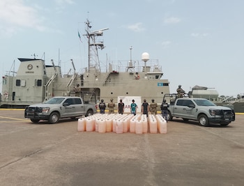 Fueron 103 bidones asegurados Foto: Marina Nacional