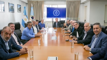 El Gobierno se reunió con empresas de colectivos en medio del conflicto en el transporte