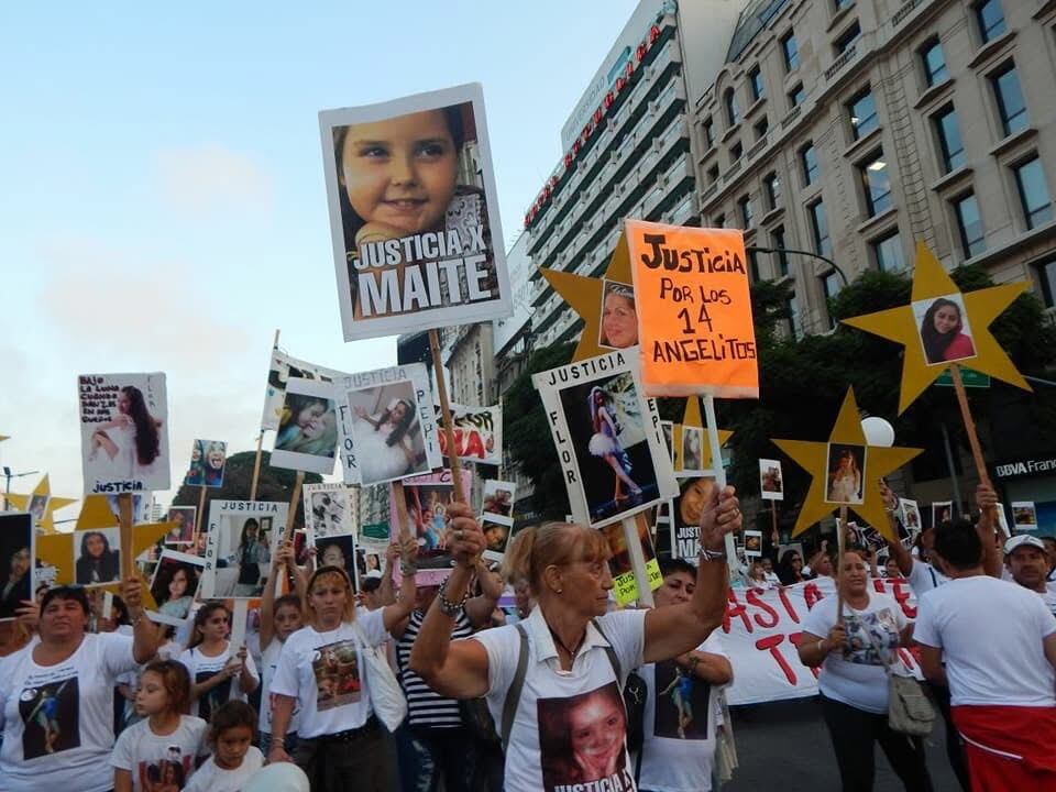 Una de las manifestaciones de la familia de las víctimas en reclamo de justicia