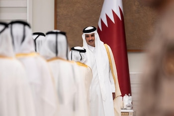 El emir de Qatar trata con enviados de EEUU los "avances" en las negociaciones con Irán