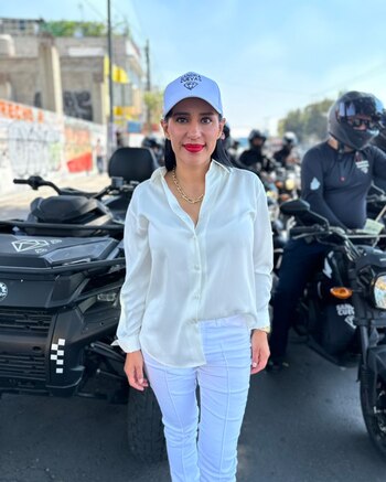 Sandra Cuevas avisó que visitaría