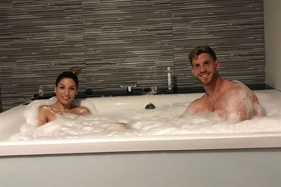 La foto que compartió Ansaldi a días del Mundial junto a su esposa que había generado polémica