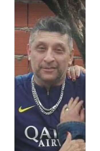 Carlos tenía 45 años, tres