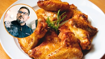 Dani García, chef Michelin: “Para preparar este pollo con salsa de miel y mostaza, siempre golpeo el contramuslo hasta que quede lo más fino posible”