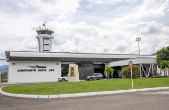 El Aeropuerto Santa Ana de