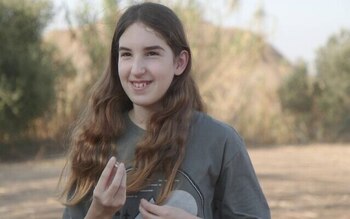 La joven Dafna Filshteiner halló