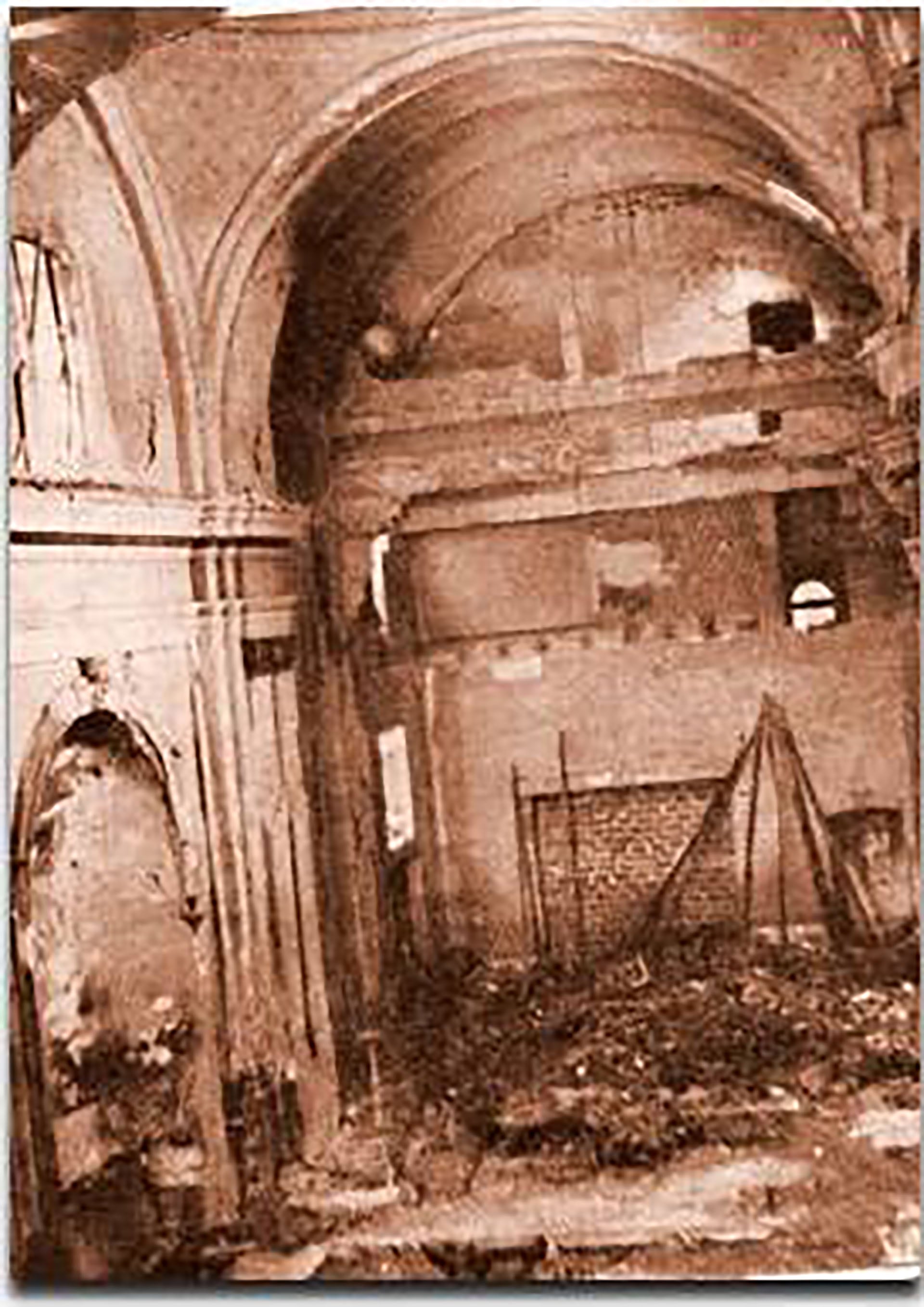 Un punto culminante fue el incendio de algunas iglesias, en 1955. En la imagen, interior de la Iglesia de San Francisco