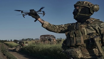 Narcos y grupos armados colombianos estarían enviando combatientes a Ucrania para entrenarse en el uso de drones, según informe
