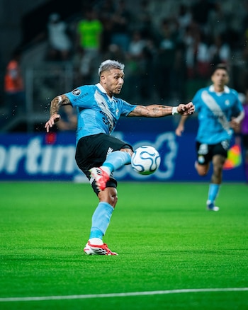 Juan Cruz González se lució con gran volea en Sporting Cristal vs Palmeiras.