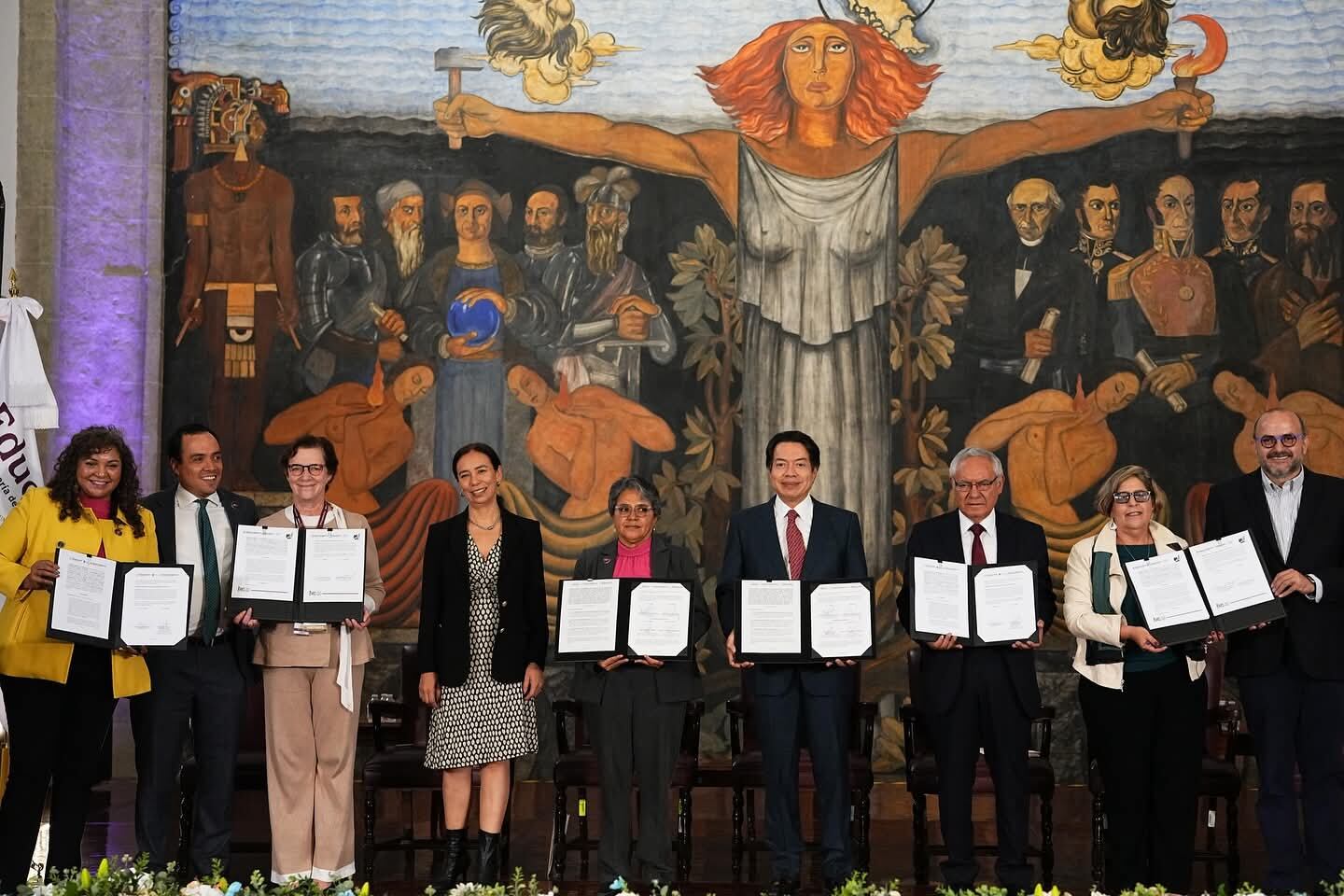 Firma de convenios entre SEP y Buen Gobierno. Foto: x.com/@mario_delgado