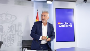 Torres asegura que están activados "todos los mecanismos" de atención a menores en Ceuta y pide "responsabilidad a CC.AA