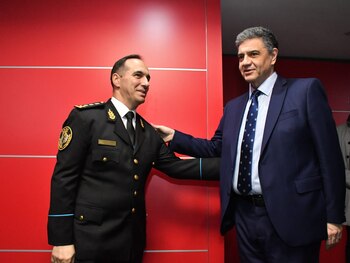 Jorge Macri junto al desplazado