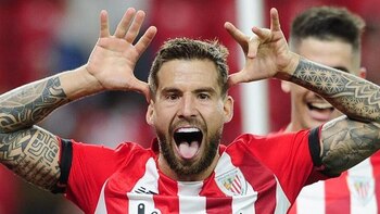 Iñigo Martínez celebra un gol