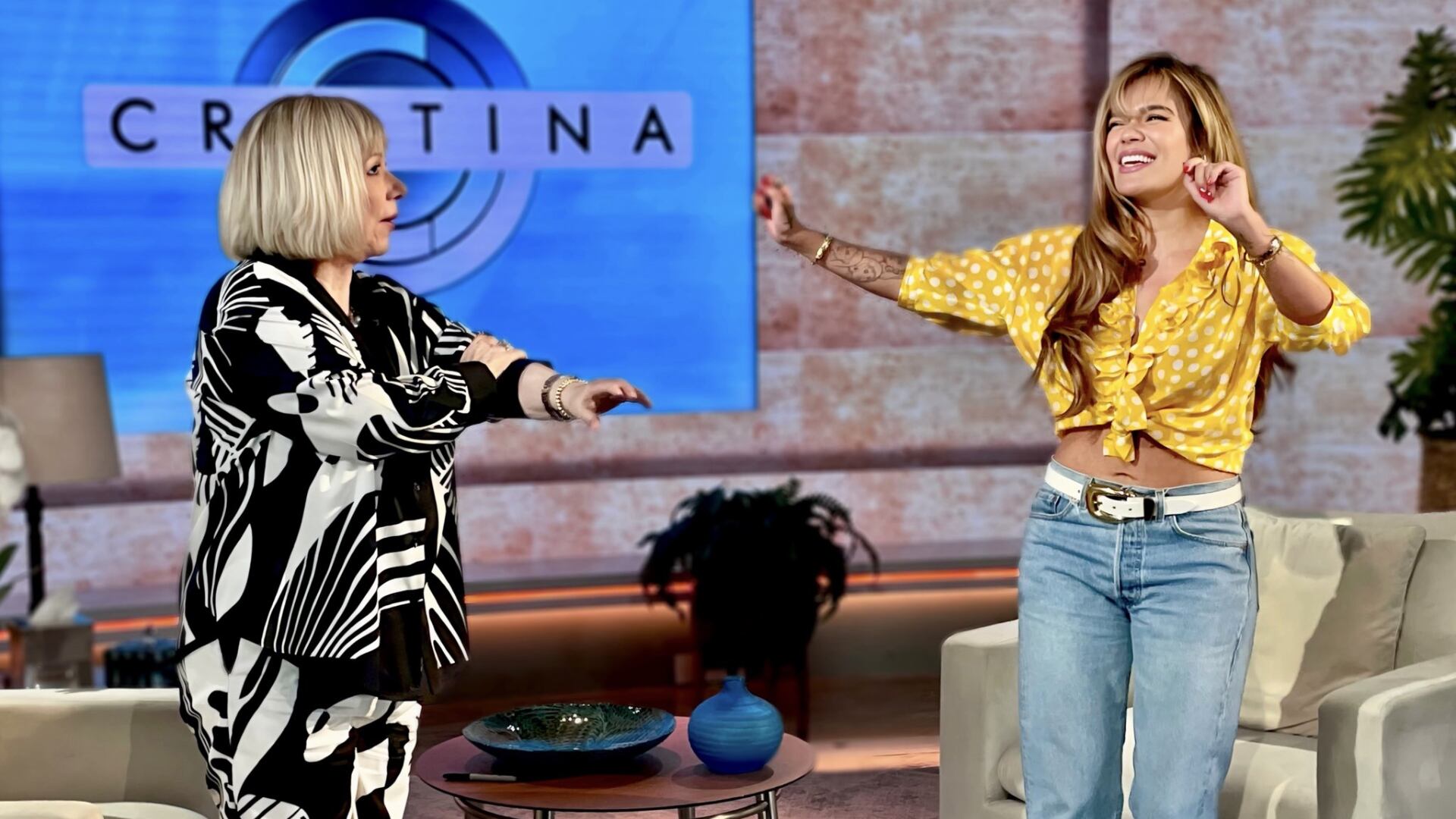 La cadena televisiva revivió el programa que hizo historia en la televisión hispana, esta vez con Karol G como figura central, quien presentó su nuevo álbum