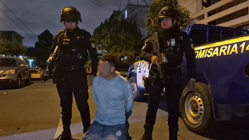 Policías de Guatemala se enfrentaron con presuntos robacarros tras el secuestro de un conductor en zona 11
