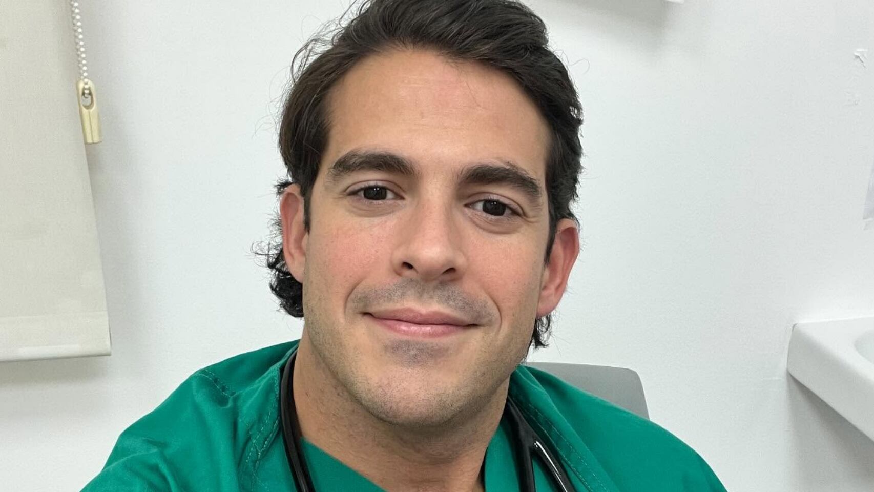 Imagen de archivo del doctor Aurelio Rojas. (@doctorrojass/Instagram)