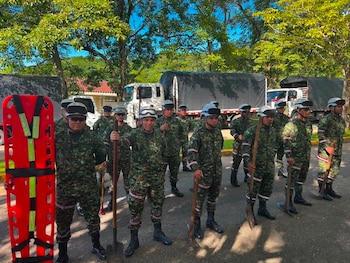 El Ministerio de Defensa Nacional indicó que el despliegue refuerza las labores de búsqueda, rescate y recuperación en las zonas más afectadas por el sismo en Colombia - crédito MinDefensa