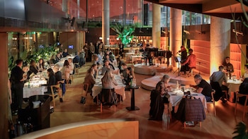 “La Mesa Compartida”: una experiencia única para descubrir destinos, vinos y cocinas sin salir de Buenos Aires