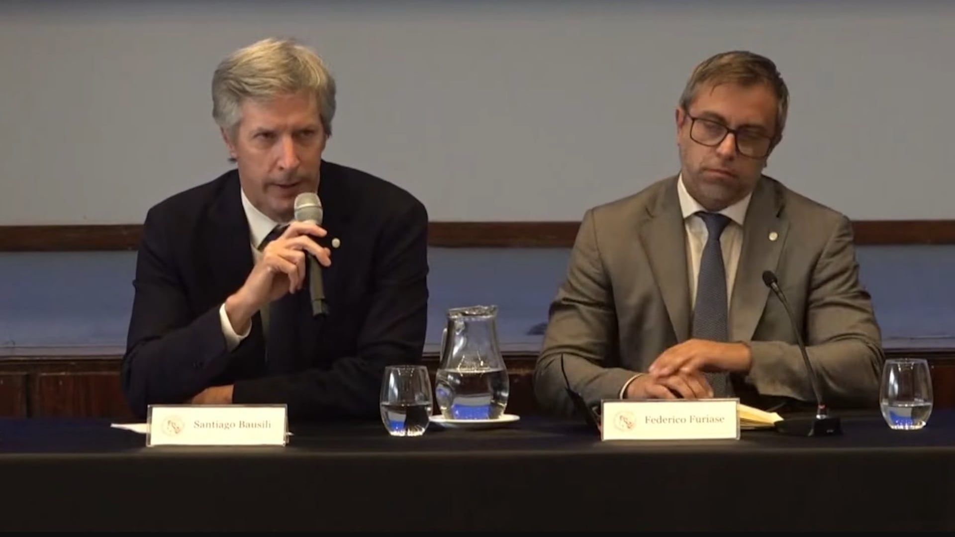 Bausili junto a Federico Furiase, en la conferencia de prensa de esta semana