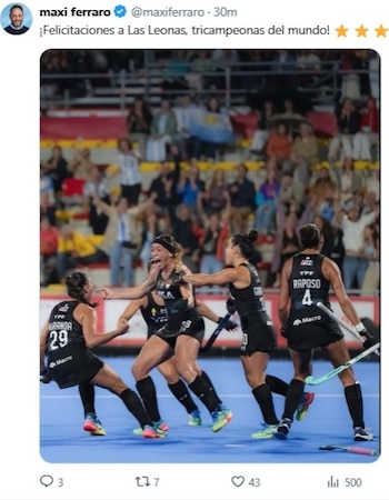 Captura de una publicación en la red social X con un mensaje de felicitación y una fotografía de jugadoras de hockey celebrando en la cancha