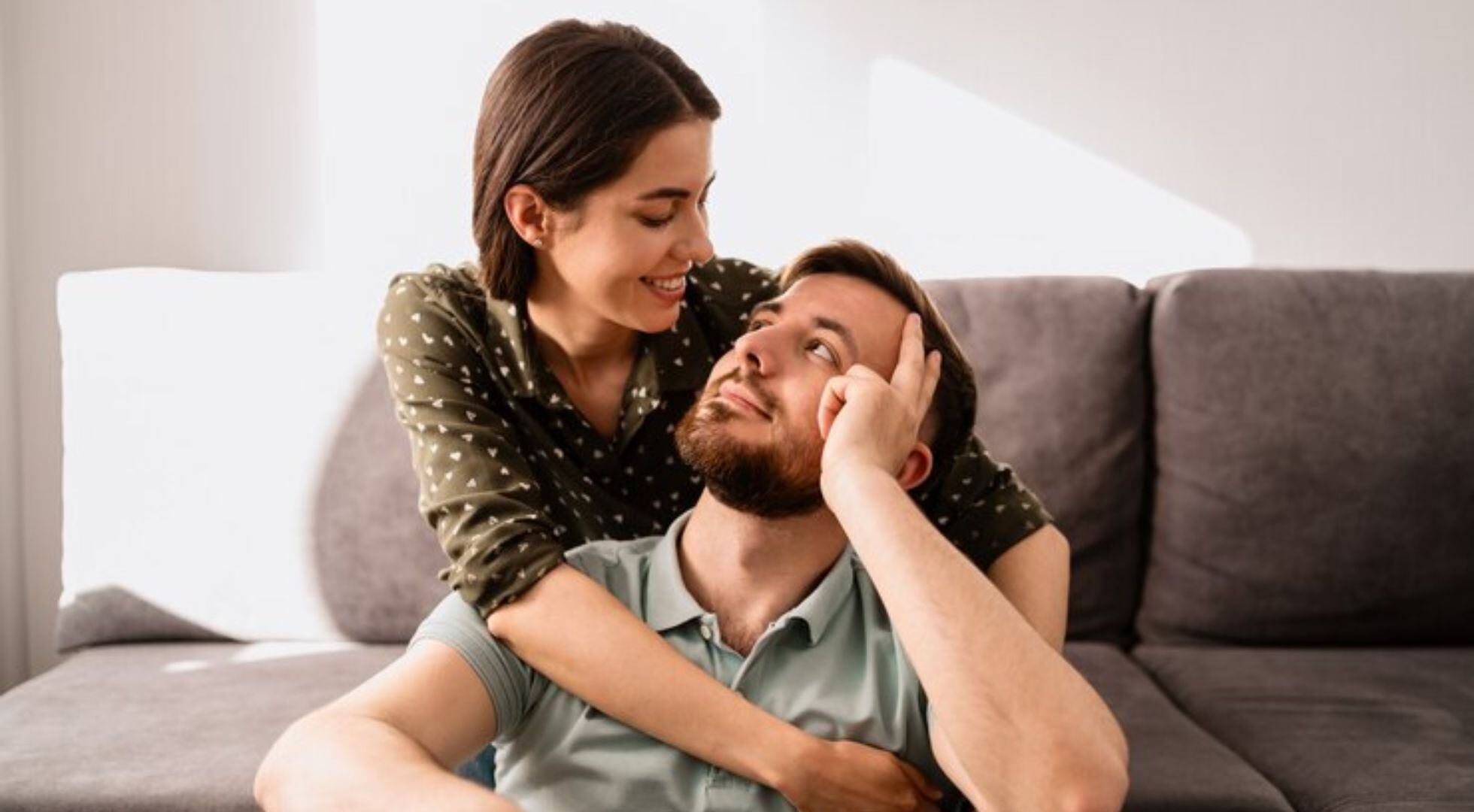 ISSSTE acepta ahora pareja en concubinato para afiliación a seguro social (Freepik)