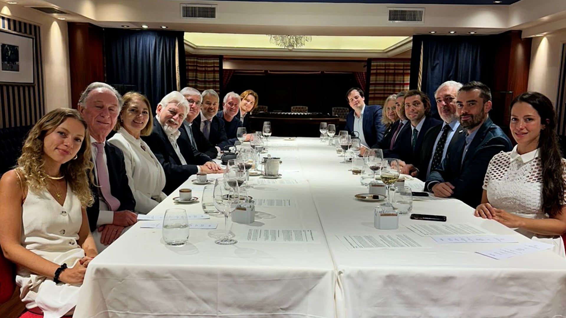 La presentación del nuevo espacio de diálogo tuvo lugar en el Hotel Emperador