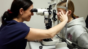 Un diagnóstico antes de los 10 años, clave para prevenir el irreversible 'ojo vago', según una oftalmóloga