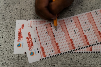 No tienes que ser residente de EEUU para participar en Mega Millions (AP Photo/Jae C. Hong)