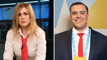 Composición de dos retratos: a la izquierda, Lilia Lemoine con camisa blanca y corbata roja; a la derecha, El Gordo Dan con traje y corbata roja, sonriendo