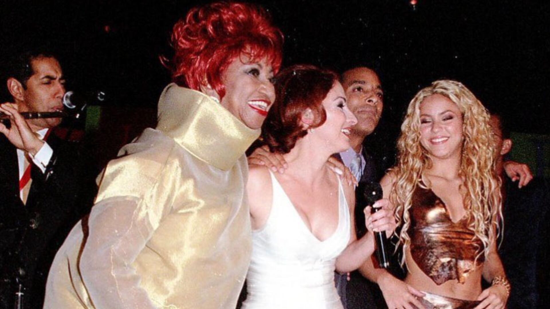 Celia Cruz, Gloria Estefan y Shakira en la entrega de los Premios Grammy 2002- crédito @J_0_S_E_P_H_1/X