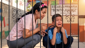 ¿Cómo evitar que tu hijo llore al entrar a la escuela? La validación emocional podría ser la clave
